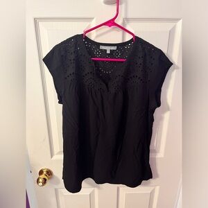 Short sleeve top with a V neck and eyelet detail